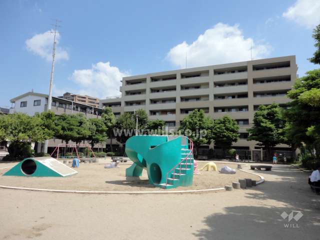 目の前に『東園田公園』があります。