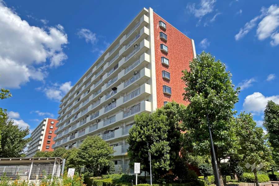 光が丘パークタウンゆりの木通り北5号棟の外観（南西側から）