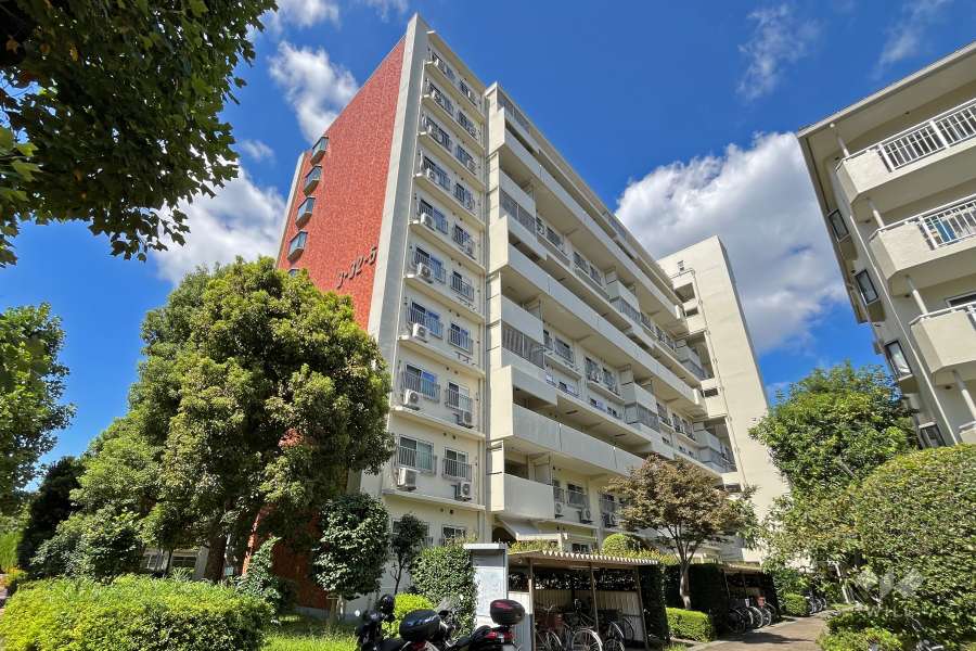 光が丘パークタウンゆりの木通り北5号棟の外観（南東側から）