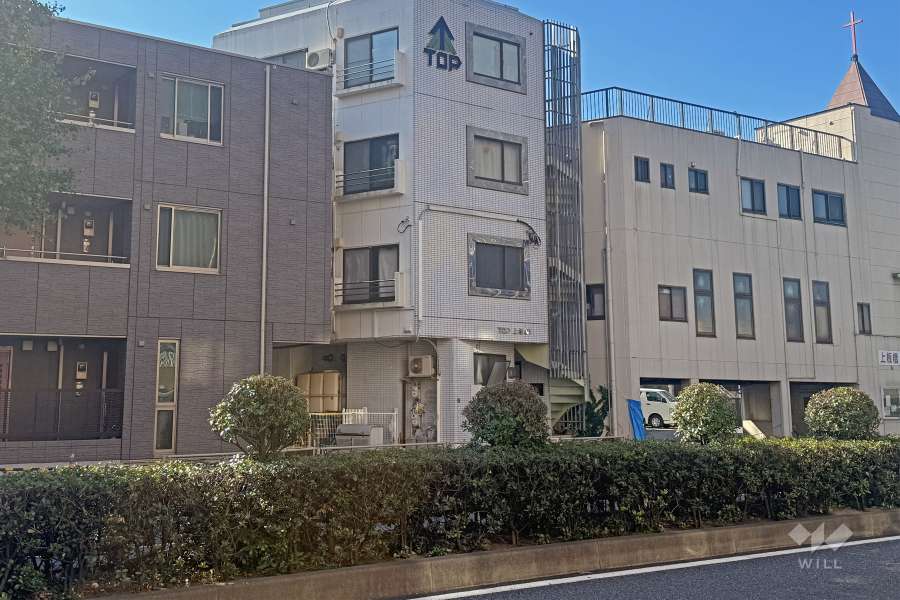 敷地北側の前面道路（北東側から）