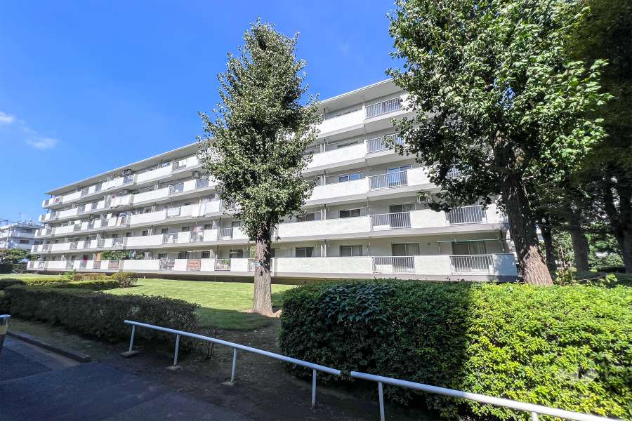 高島平団地１０−２３号棟の外観（南東側から）