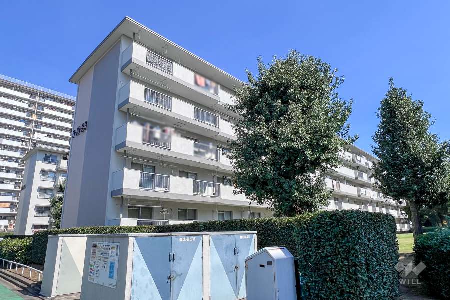 高島平団地１０−２３号棟の外観（南西側から）