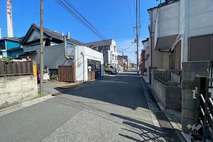 敷地西側の前面道路　