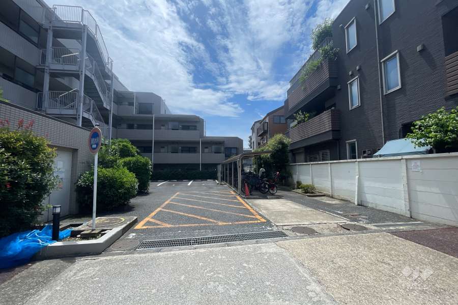 駐車場の出入り口