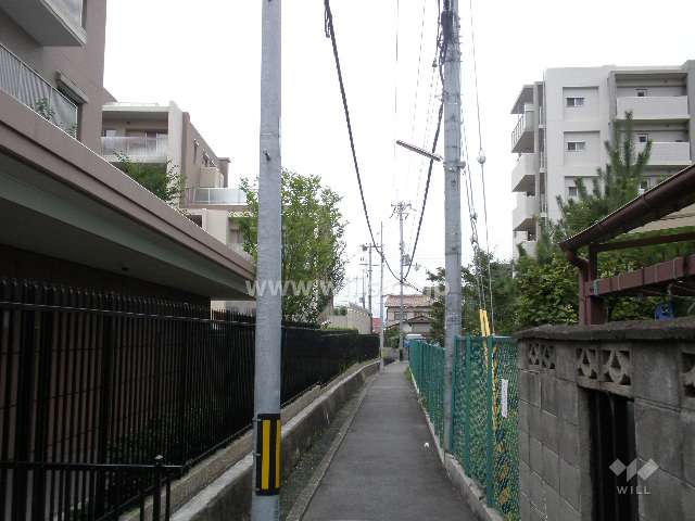 敷地北側の前面道路（車は通れません）