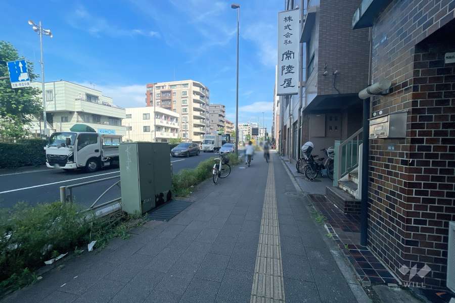 敷地北東側の前面道路