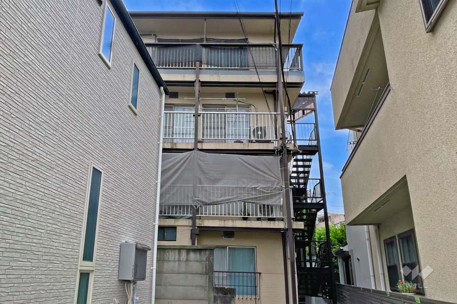 上町マンションの外観（北東側から）