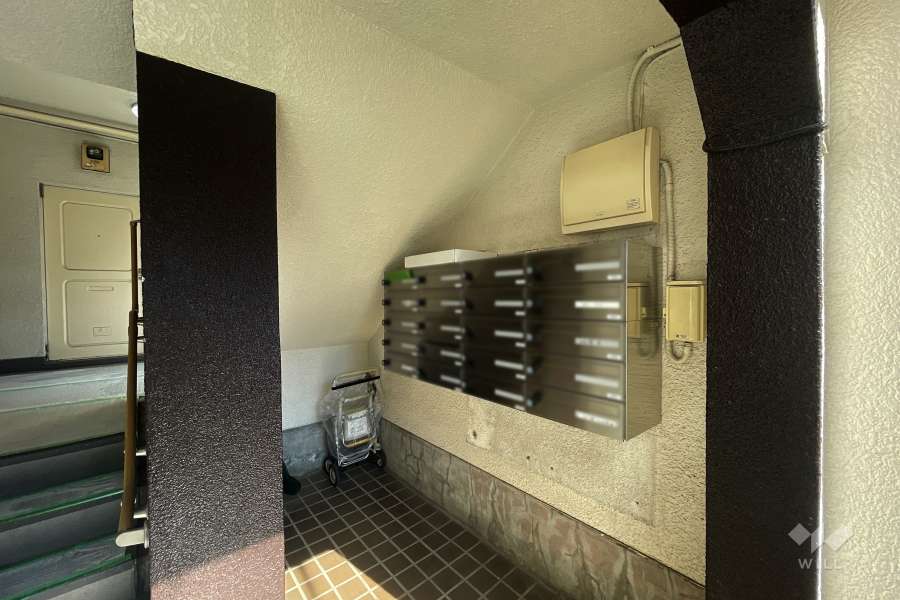 住戸入り口（共用ポスト）