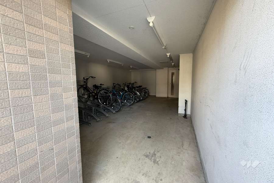 屋内に設けられた駐輪場
