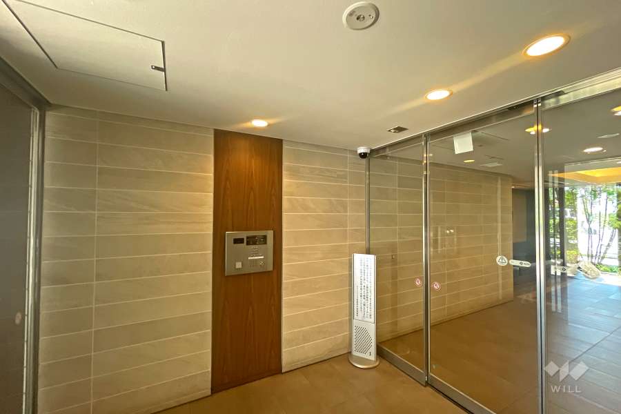 エントランスはオートロック付きです。