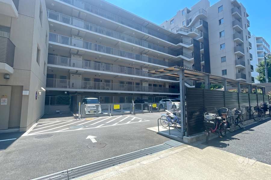 駐車場出入り口