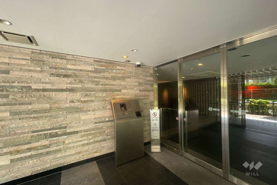 エントランスはオートロック付きです。