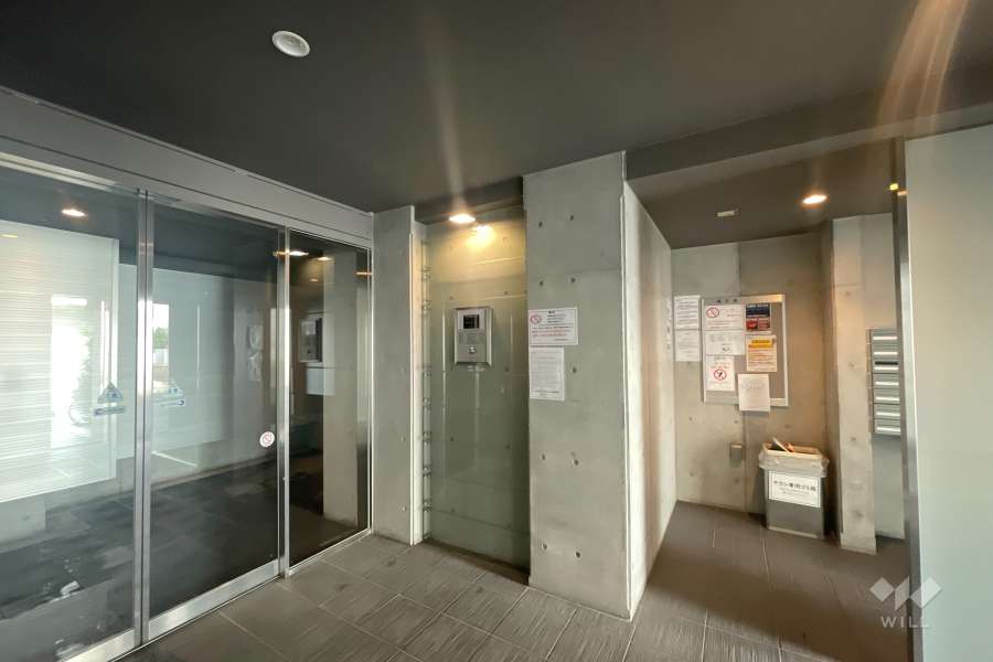 エントランスはオートロック付きです。