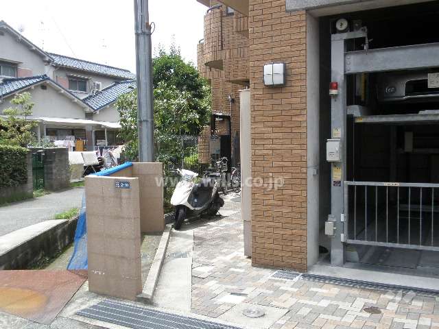駐輪場への入口