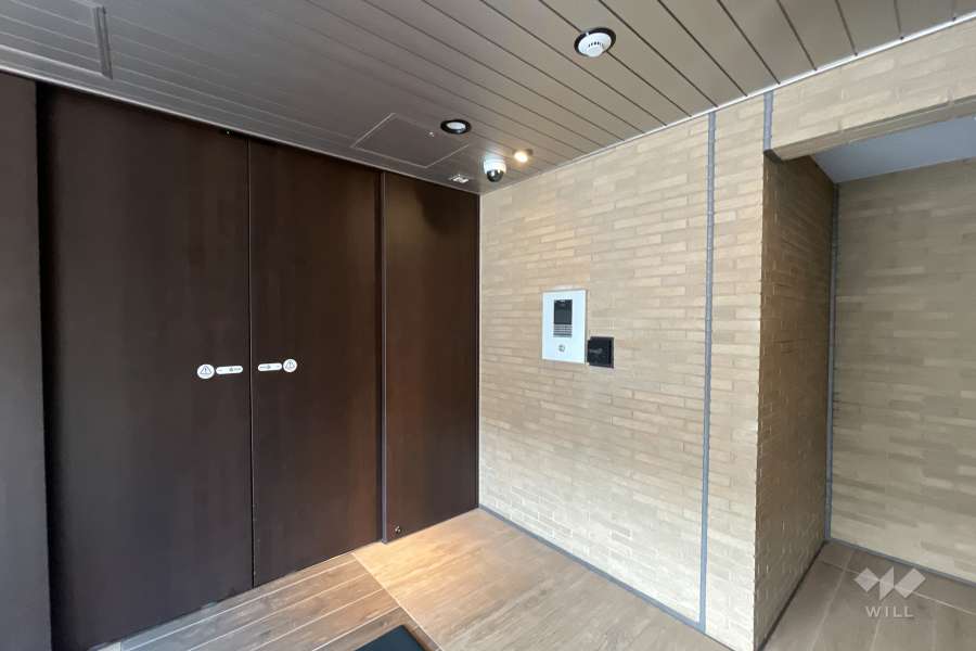 エントランスはオートロック付きです。