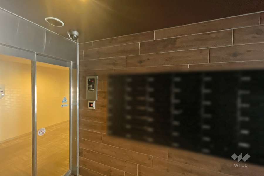 エントランスはオートロック付きです。