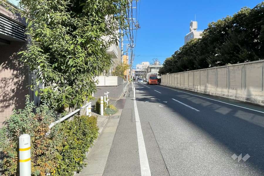 敷地南東側の前面道路