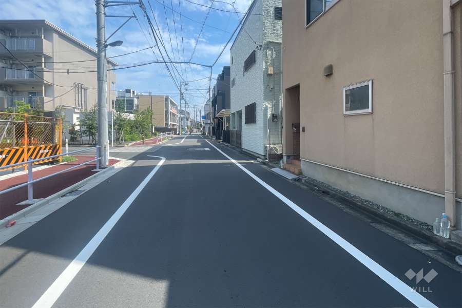 敷地西側の前面道路　