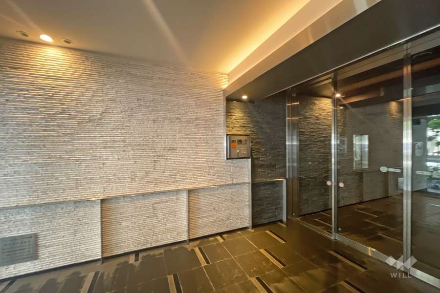 エントランスはオートロック付きです。