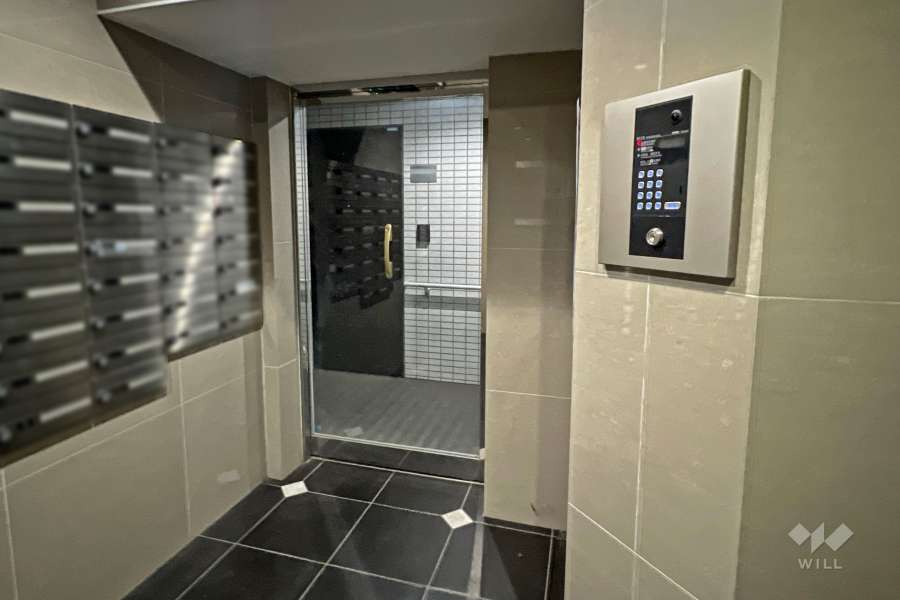 エントランスはオートロック付きです。