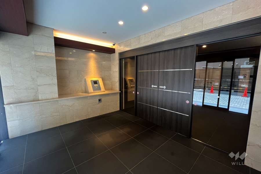 エントランスはオートロック付きです。