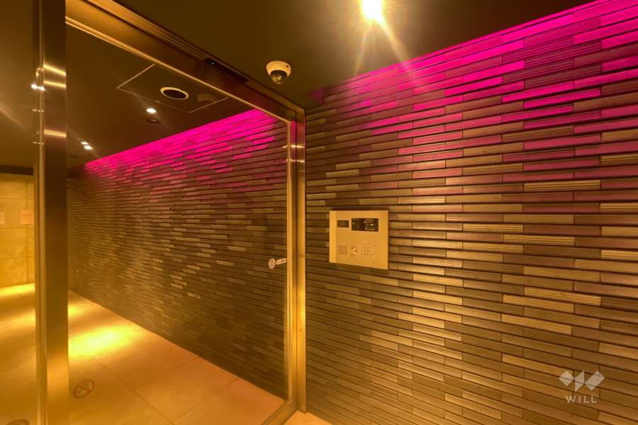 エントランスはオートロック付きです。