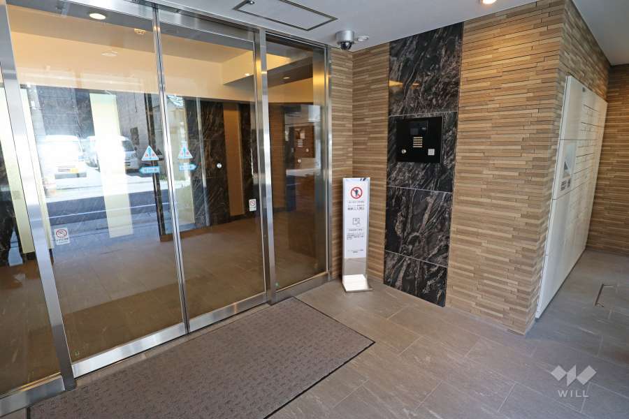 エントランスはオートロック付きです。