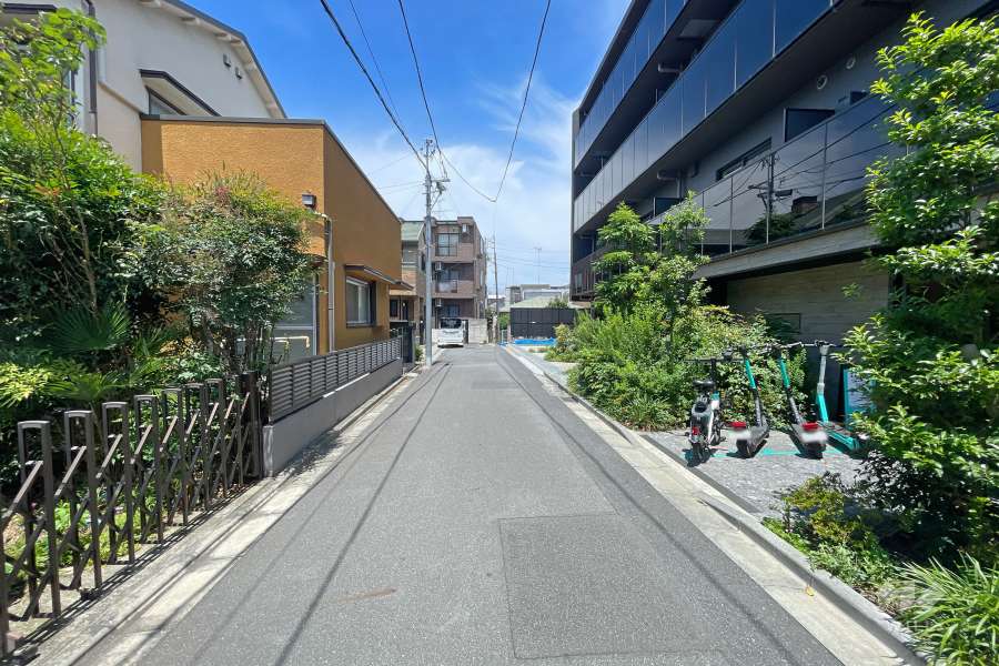 敷地北西側の前面道路　