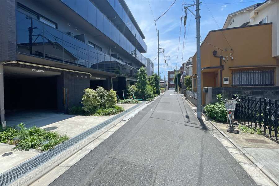 敷地北西側の前面道路