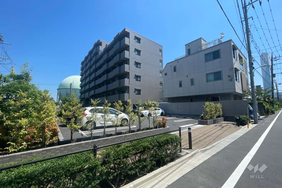 ルーブル高島平の外観（南側から）　　