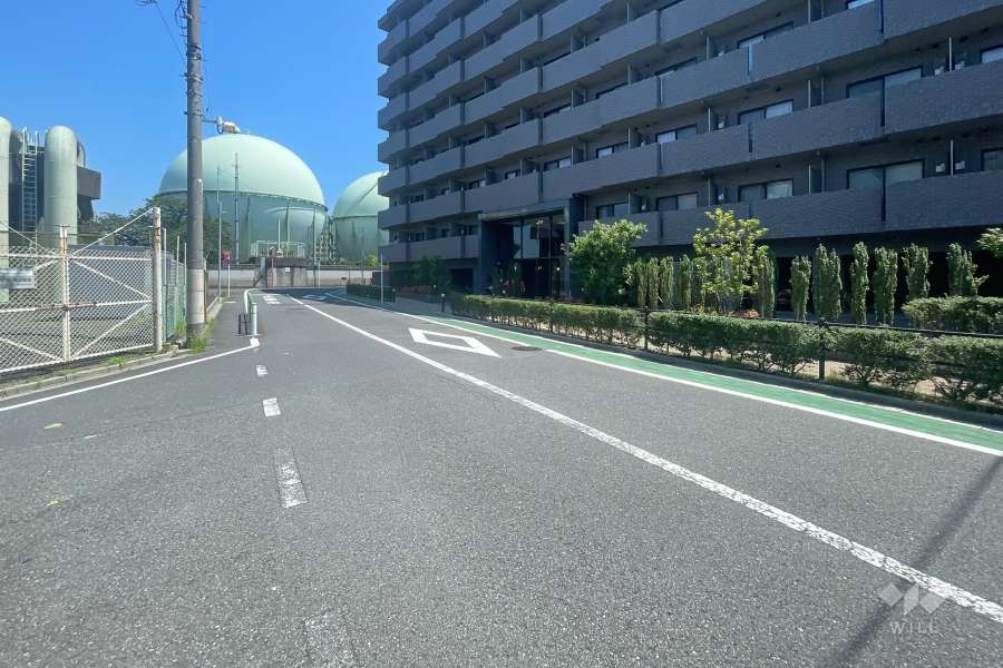 敷地西側の前面道路　