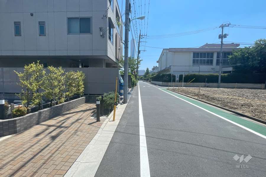 敷地南側の前面道路
