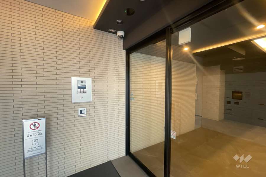 エントランスはオートロック付きです。