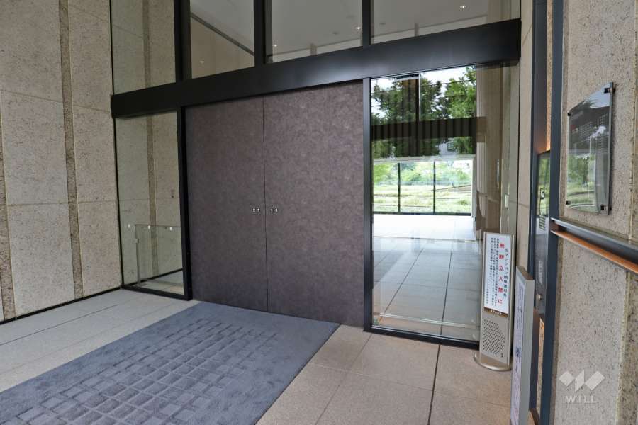 エントランスはオートロック付きです。