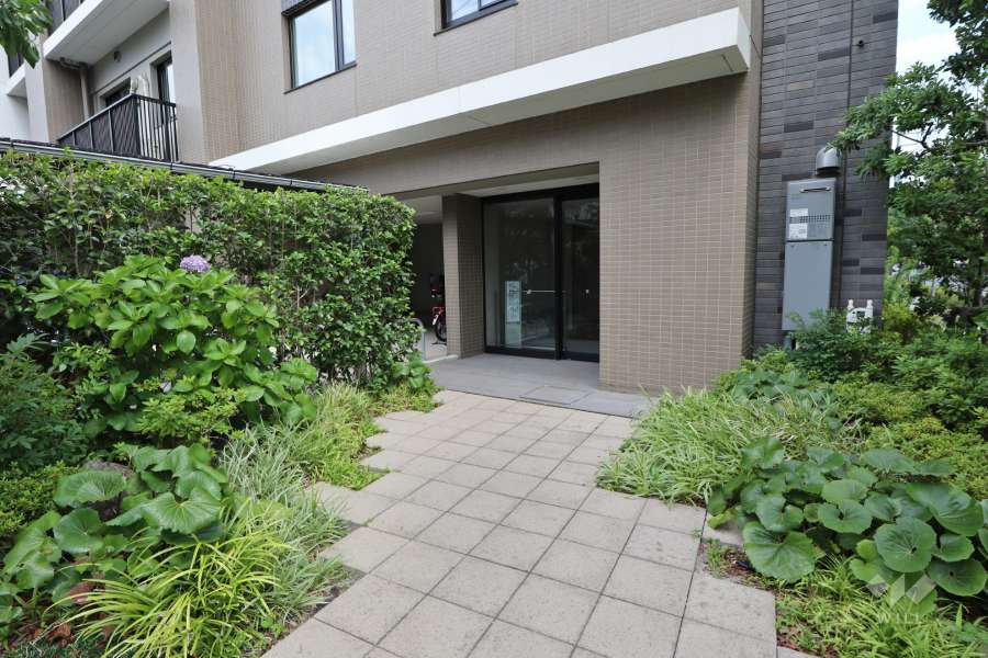 駐輪場へのアプローチ