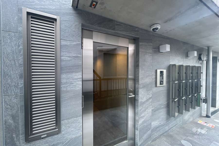 エントランスはオートロック付きです。