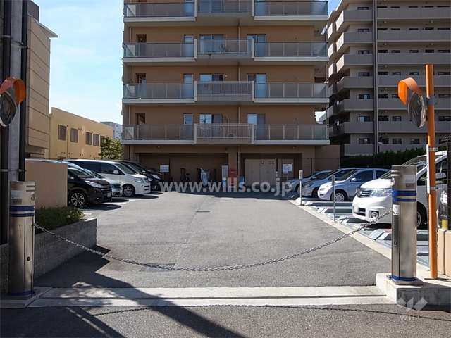 敷地内駐車場（ロボットゲート付き）