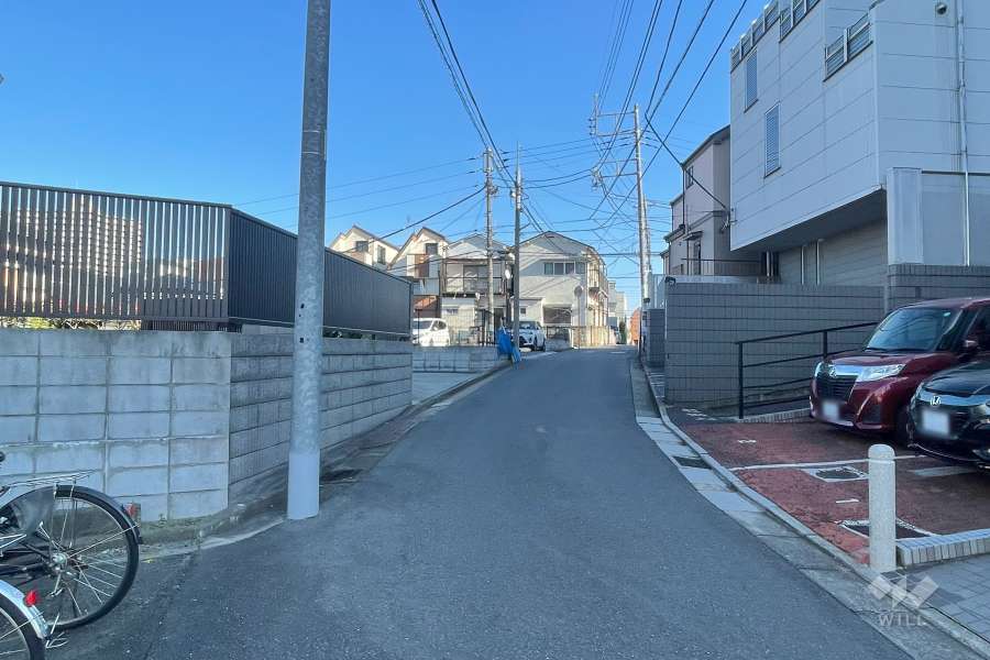 敷地南東側の前面道路