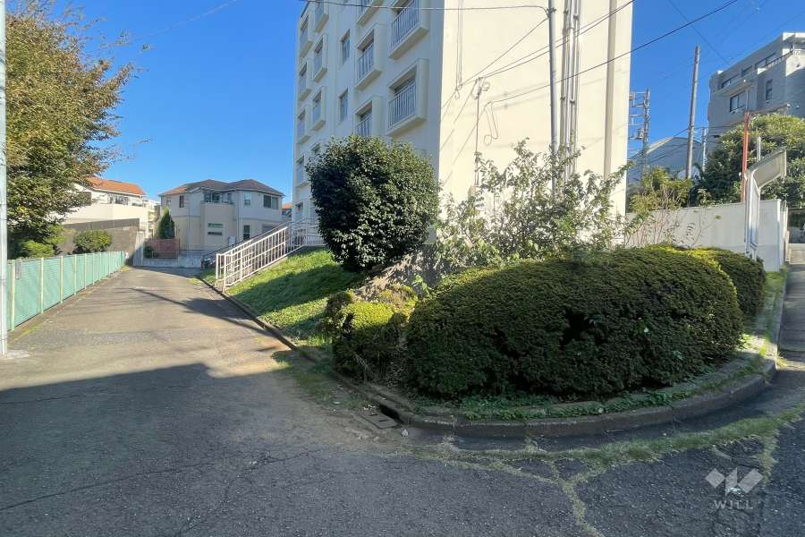 敷地北西側の前面道路