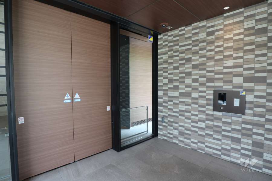 エントランスはオートロック付きです。