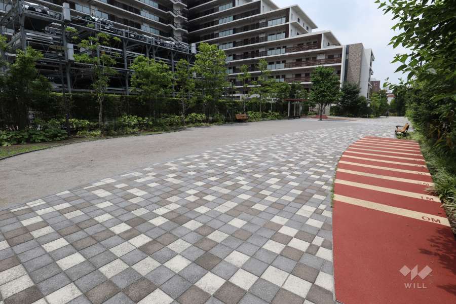 敷地に隣接する広場