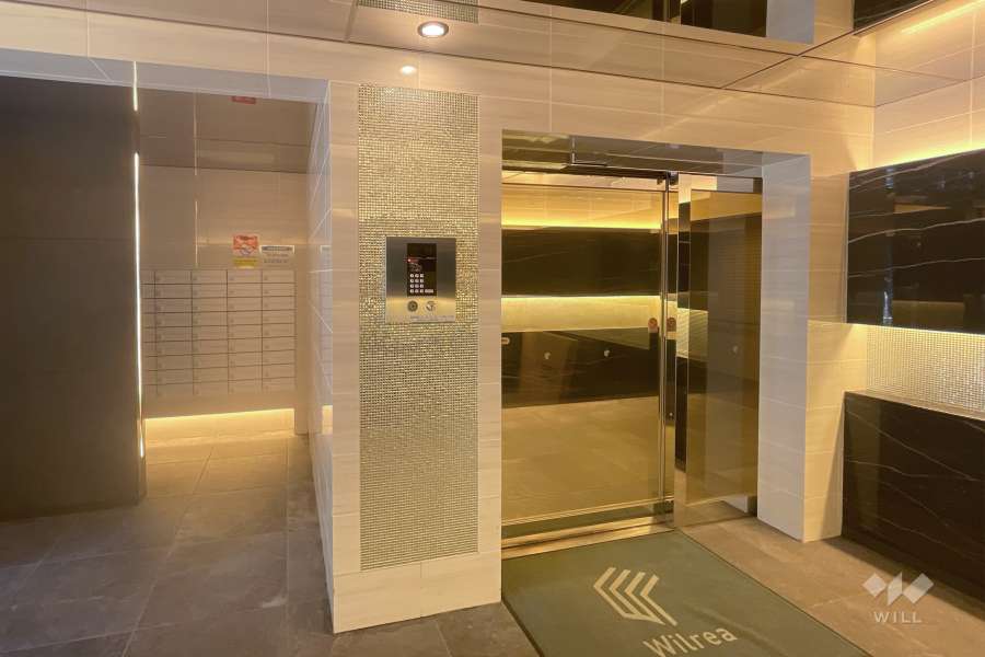 エントランスはオートロック付きです。