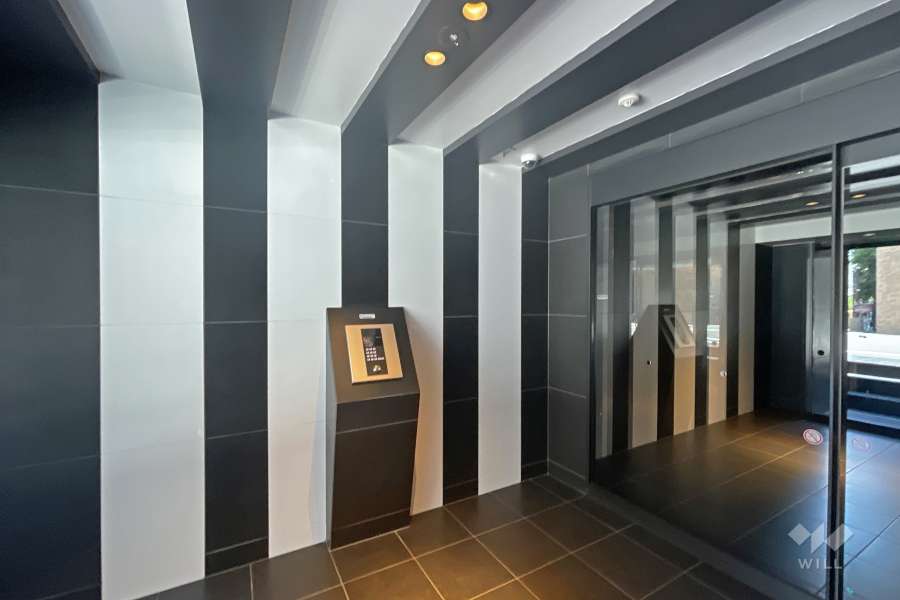 エントランスはオートロック付きです。