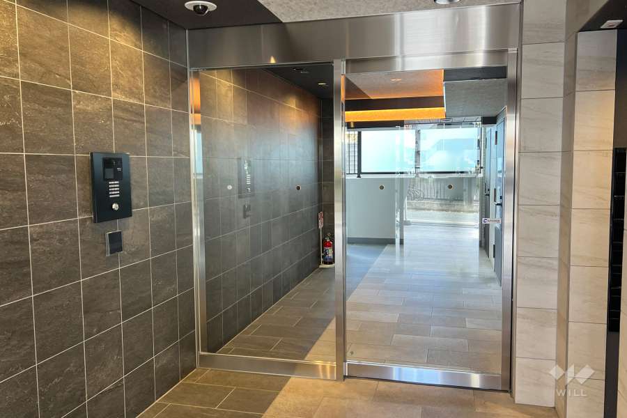 エントランスはオートロック付きです。