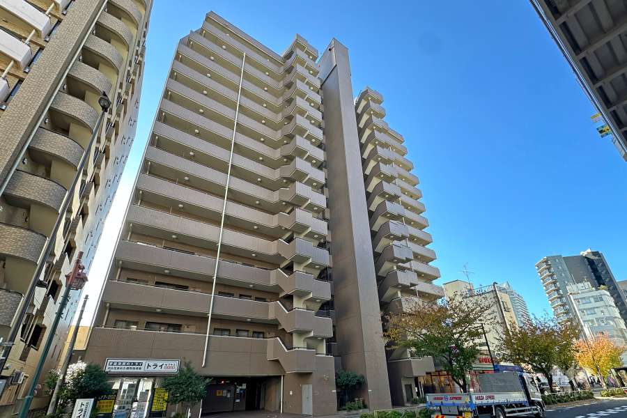 東急ドエルアルス西巣鴨の外観（東側から）