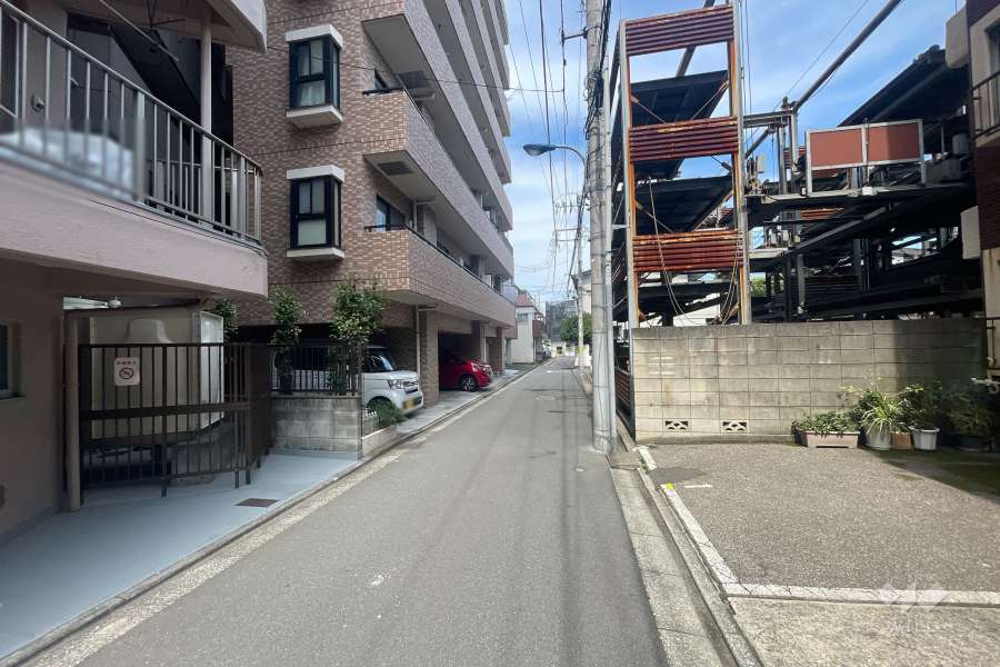 敷地南側の前面道路