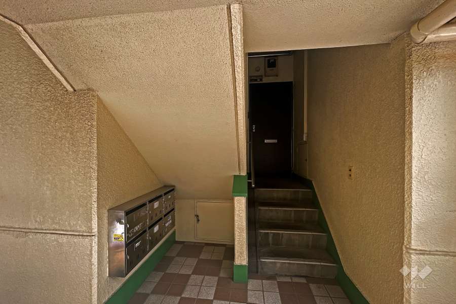 住戸入り口（共用ポスト）