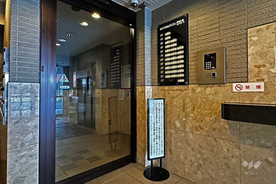エントランスはオートロック付きです。