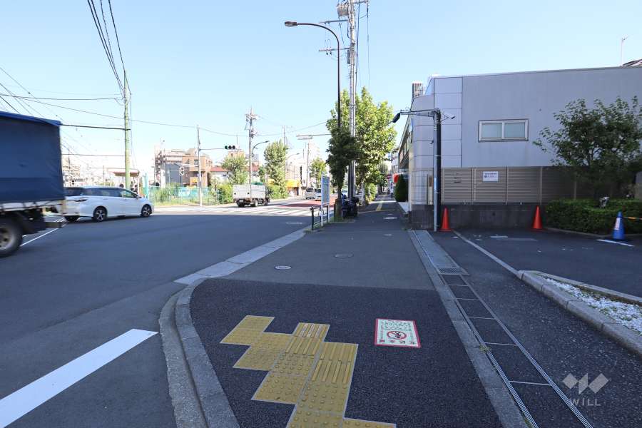 敷地北東側の前面道路