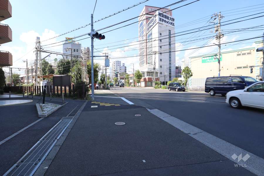 敷地北東側の前面道路